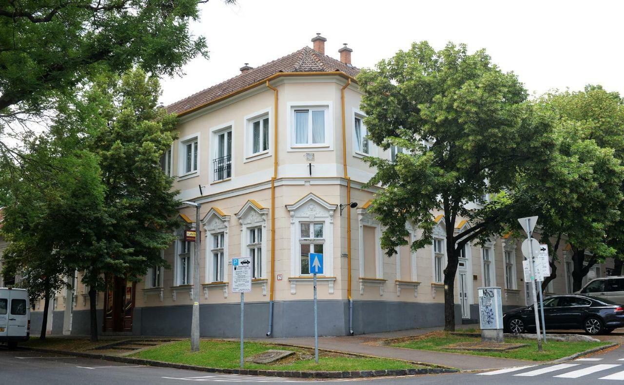 Villa Bohemia เอ็กเกอร์ ภายนอก รูปภาพ